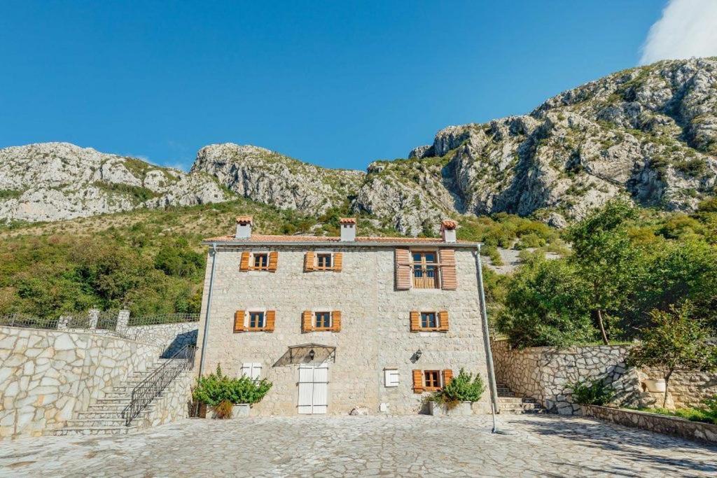 Sveti Stefan Villa *